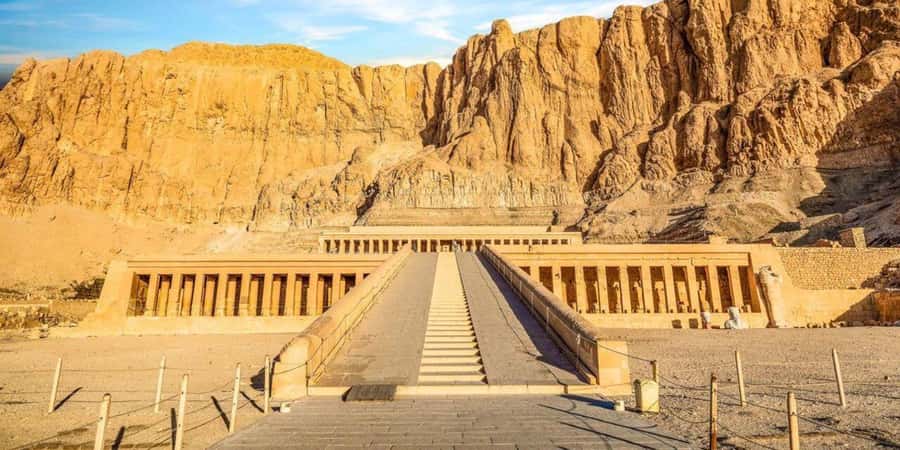 Luxor Day Trip from Hurghada Small Group & Tutankhamun Tomb - Hatshepsut’s temple and the power of a female pharaoh