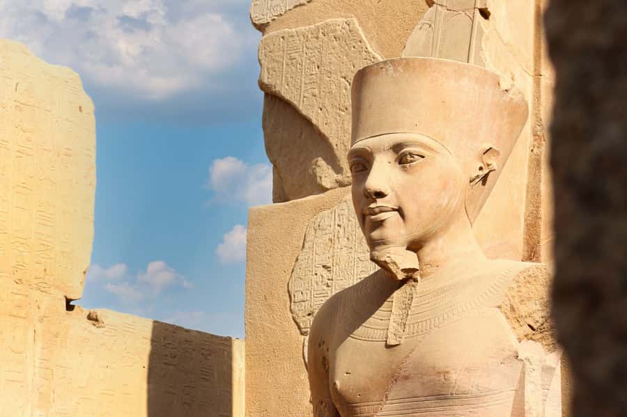Luxor Day Trip from Hurghada Small Group & Tutankhamun Tomb - Heat, vendors, cash, and family suitability