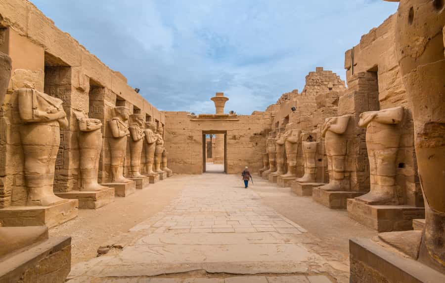 Luxor: East and/or West Banks Guided Tour with Lunch - The Colossi of Memnon is a quick roadside stop