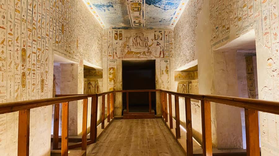 Luxor: East and/or West Banks Guided Tour with Lunch - The West Bank begins with royal tombs