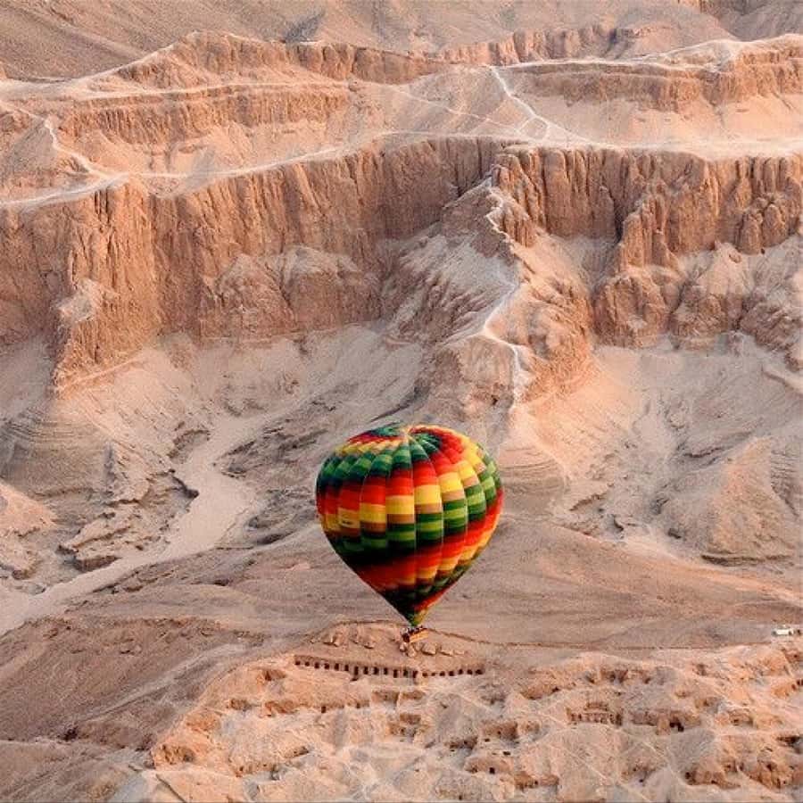 Luxor: Hot Air Balloon Ride over the Valley of the Kings - A three-hour morning from hotel pickup to landing