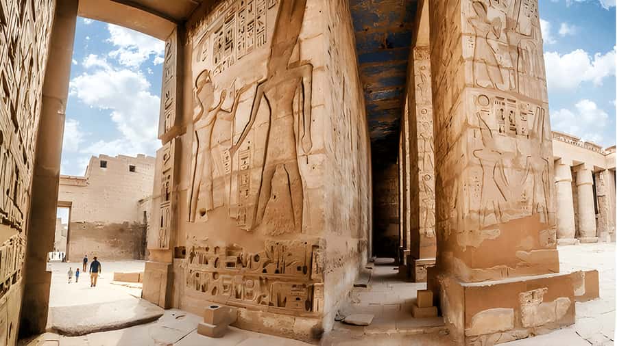 Luxor: Medinet Habu, Deir el-Medina & Valley of Queens Tour - Medinet Habu and the temple of Ramesses III
