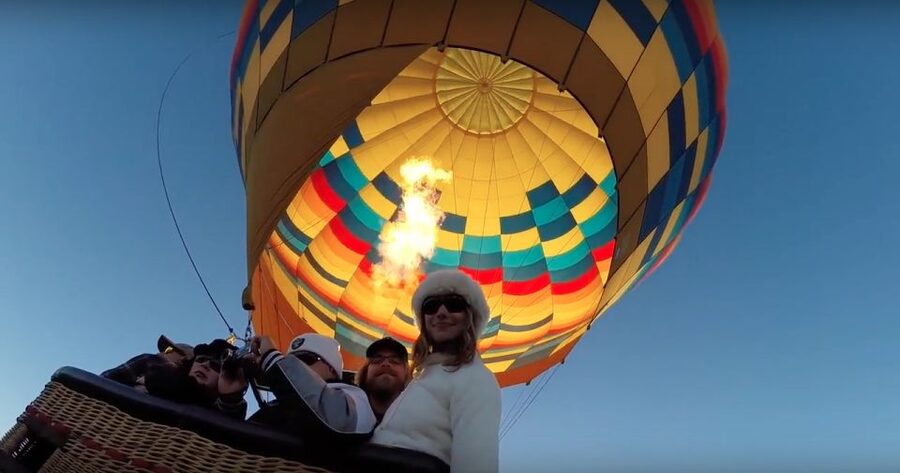 Luxor: Morning Hot Air Balloon Ride - Watching the balloon come alive