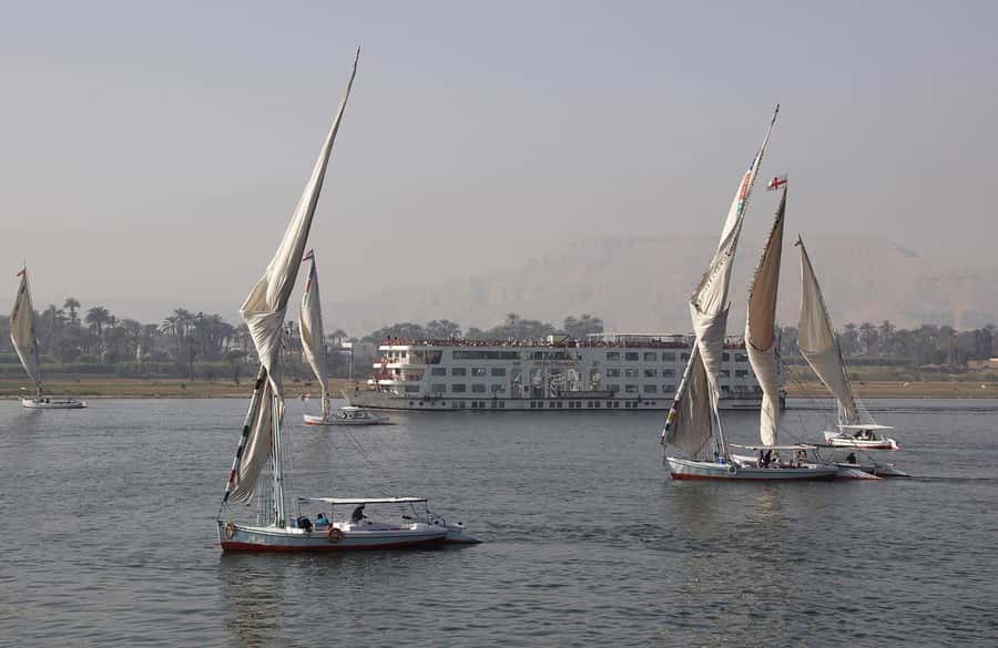 Luxor: Private Felucca Boat Trip with Hotel Pickup - Settling into the felucca