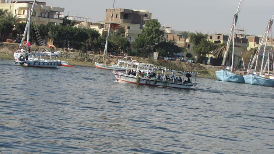 Luxor: Private Felucca Boat Trip with Hotel Pickup - The sunset toward the Valley of the Kings