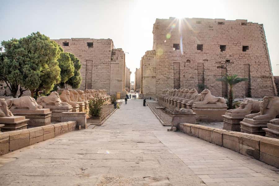 Luxor: Private Full-Day Luxor Highlights Tour with Pickup - Luxor Temple after dark or in the late day