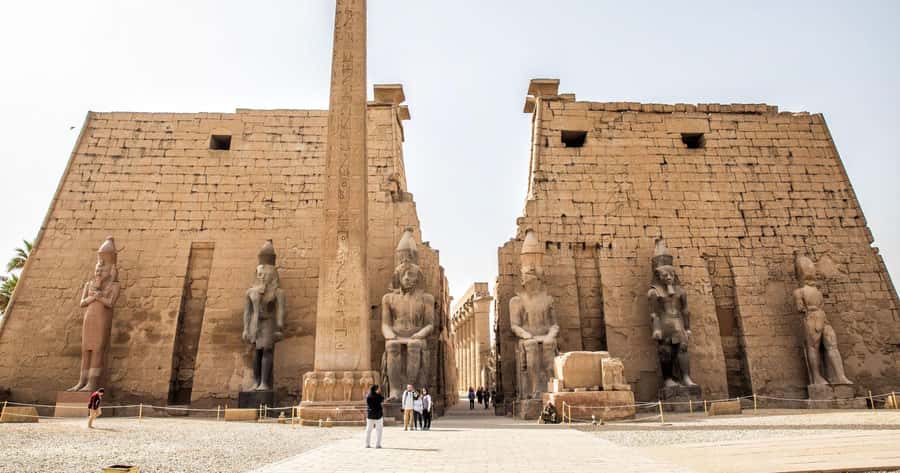 Luxor: Private Full-Day Luxor Highlights Tour with Pickup - The Valley of the Kings: tombs beneath the desert hills