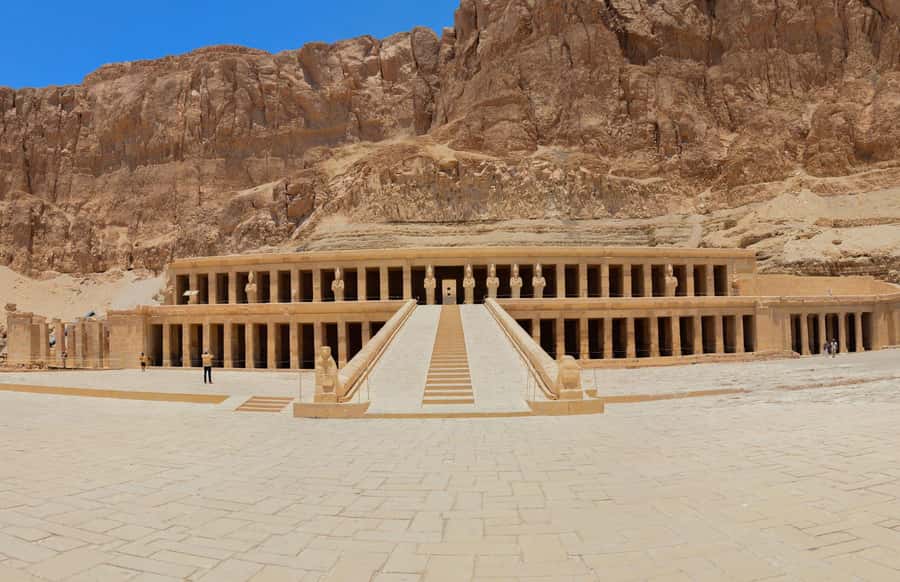 Luxor: Shared Full-Day Tour to Luxor West and East Banks - Luxor Temple: the city’s evening-ready monument