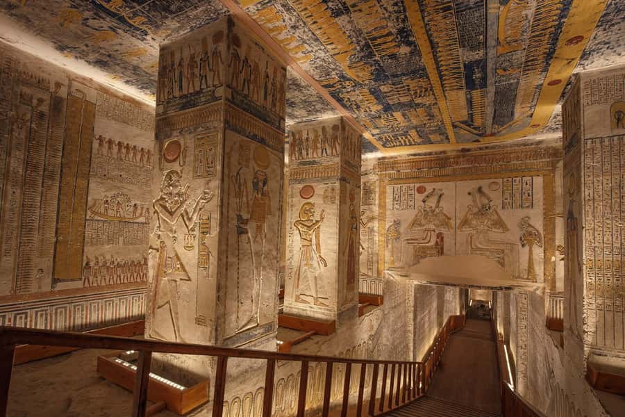 Luxor: Valley of the Kings and Hatshepsut Temple Day Tour - Hatshepsut Temple and the cliffs of Deir el-Bahari