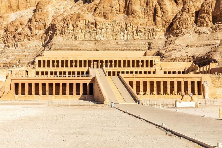 Luxor: West and East Banks All-Inclusive Tour & Balloon Ride - Colossi of Memnon and the lunch break