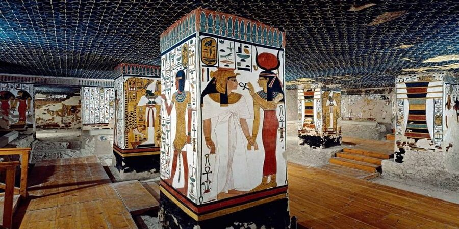 Luxor: West Bank Kings and Queens All-Inclusive Tour & Lunch - Lunch in a local Egyptian restaurant
