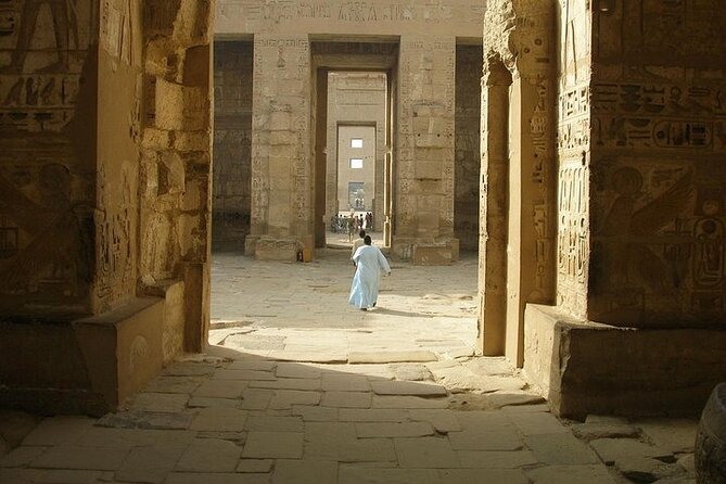 Luxury Cruise from Aswan to Luxor 4 Days with Abu Simble Temple - Guides, group size, and the pace of sightseeing