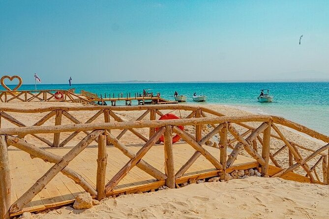 Magawish Island By Private Speedboat with Snorkeling - Hurghada - What the crew adds to the afternoon