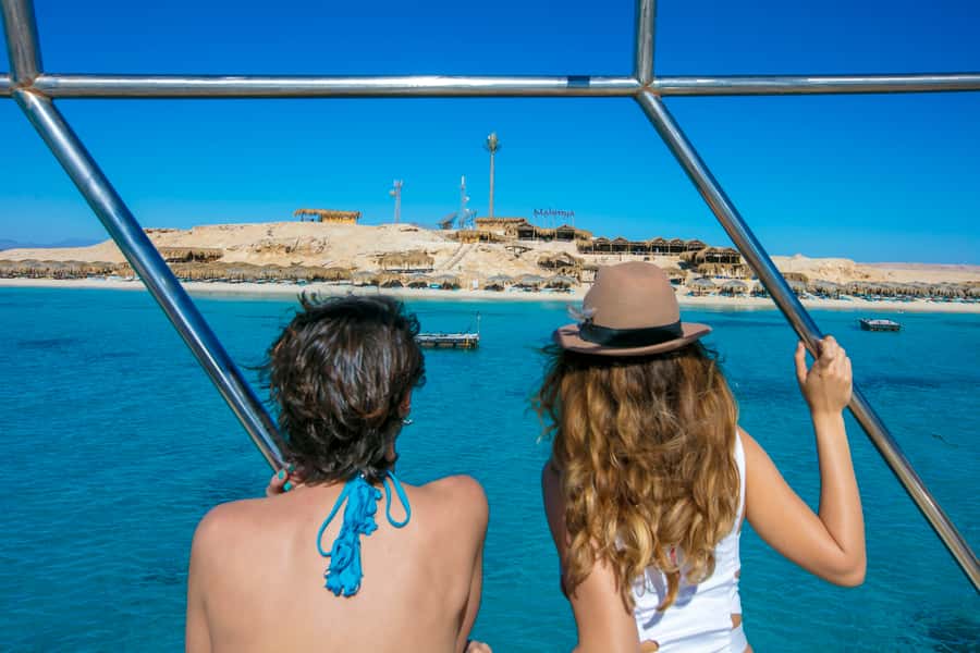Mahmya Island: Red Sea Sailing Experience - The white beach and clear water at Mahmya