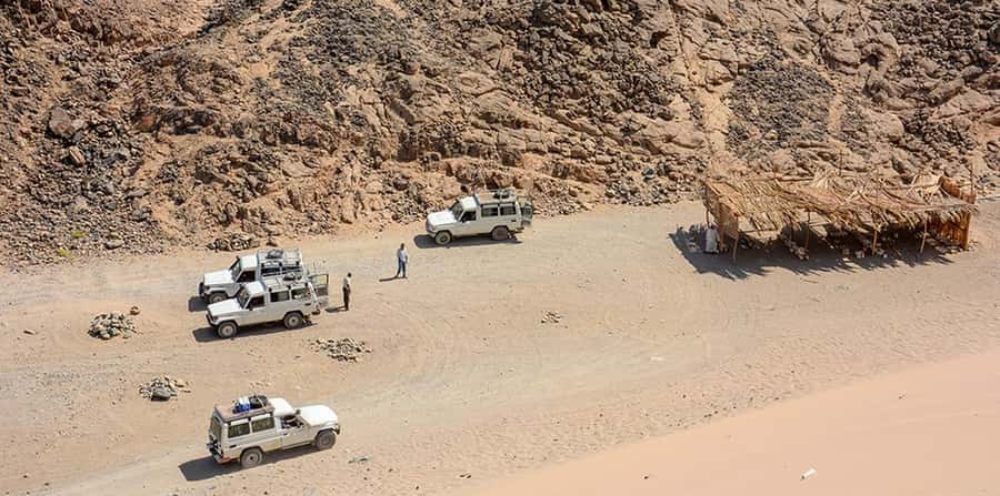 Makadi Bay: Mega Tour Jeep, ATV, Buggy, Camel, Dinner & Show - Lunch, free drinks, and the Sahara Park show