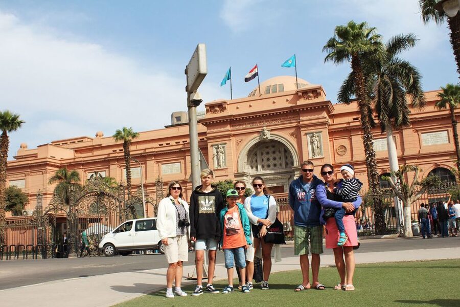 Marsa Alam: Ancient Cairo & Giza Pyramids Day Trip by Plane - Lunch at a Cairo buffet