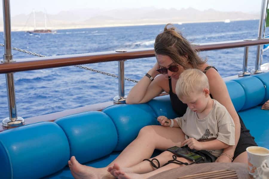Marsa Alam: Pirates Premium Boat to turtle bay with lunch - The day begins with a long pickup window