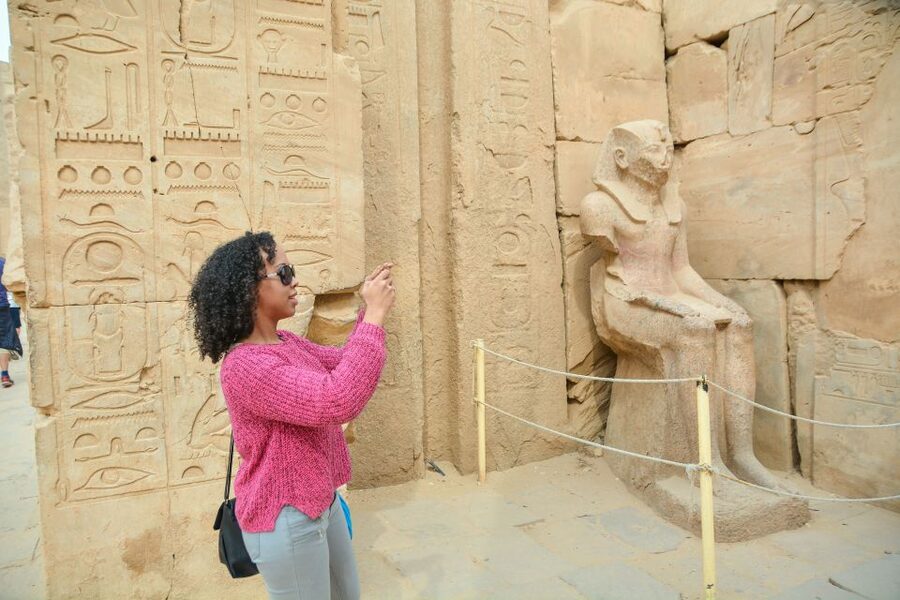 Marsa Alam: Valley of the Kings & Karnak Temples Luxor Tour - Guides, languages, and the human side of the day