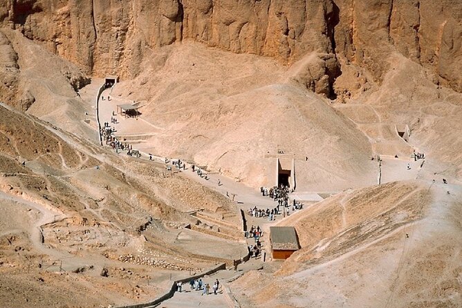Nefertari and King Tut's Tombs, Hatshepsut and More in Luxor - Guide, transport, and the difference between a private tour and a guided tour