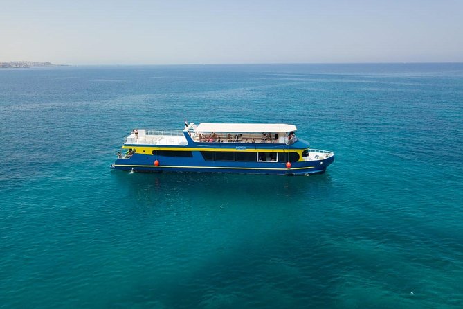 Paradise Catamaran Conquest 2 Hours Semi Submarine & snorkeling - Hurghada - The underwater viewing deck at 4 meters