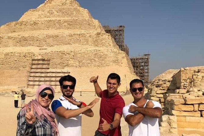 Privat tour:Giza Pyramids, lunch ,Saqqara,Memphise, Dinner Cruise - The papyrus institute: useful, but know what it is