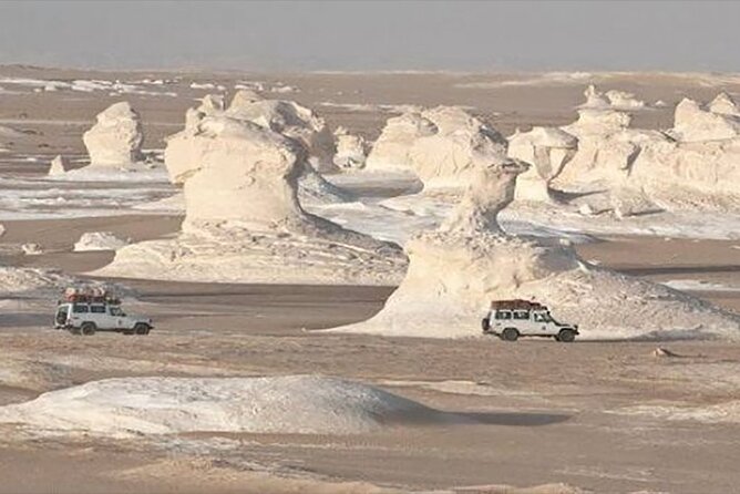 Private 2 Days Jeep Safari to White Desert and Bahariya Oasis - Crystal Mountain and the Agabat area