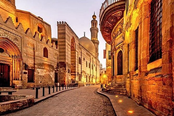 Private Day Tour Pyramids of Giza, Egyptian Museum and Bazaars - Koshary gives the day a local pause