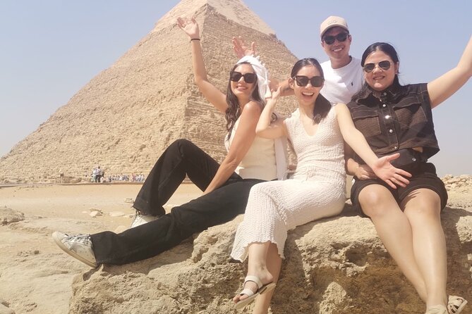 Private Day Tour to Giza Pyramids & Sphinx , with Pickup - Khafre and Menkaure, two different kinds of scale