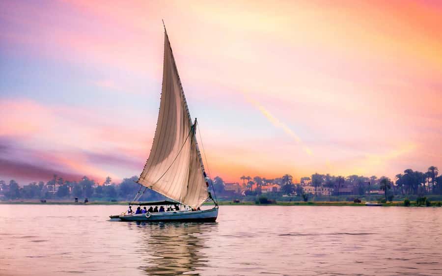 Private Felucca Ride on the Nile River - Boarding the traditional boat