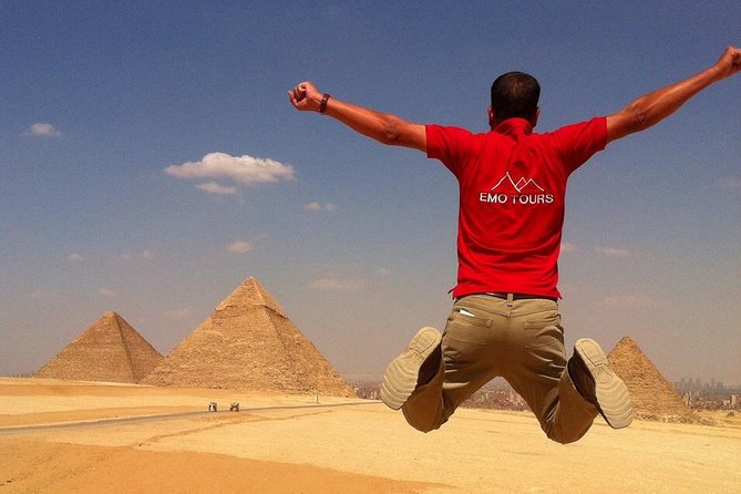 Private Full-Day Tour Visiting Giza Pyramids, Egyptian Museum and Old Market - Starting at Giza with an 8 a.m. pickup