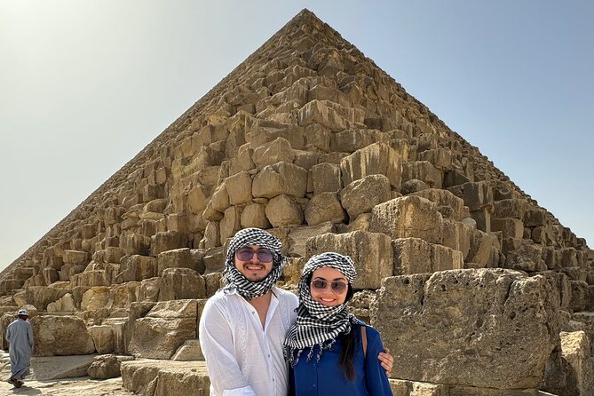 Private Giza Pyramids & Sphinx Day Tour with Lunch from Cairo - Khafre’s pyramid and the surviving cap