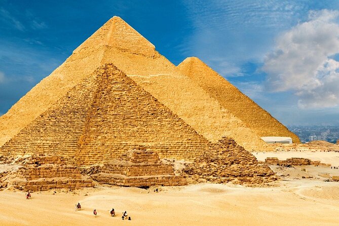Private Giza Pyramids & Sphinx Day Tour with Lunch from Cairo - What the private guide adds