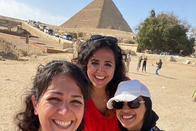 Private guide's trip to Giza pyramids, Great sphinx valley temple - Comparing Khufu and Khafre