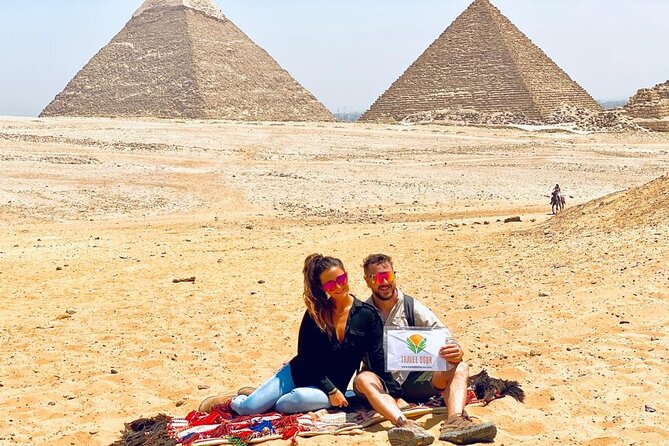 Private guided tour to Giza Pyramids, and Great Sphinx - Menkaure offers a different scale
