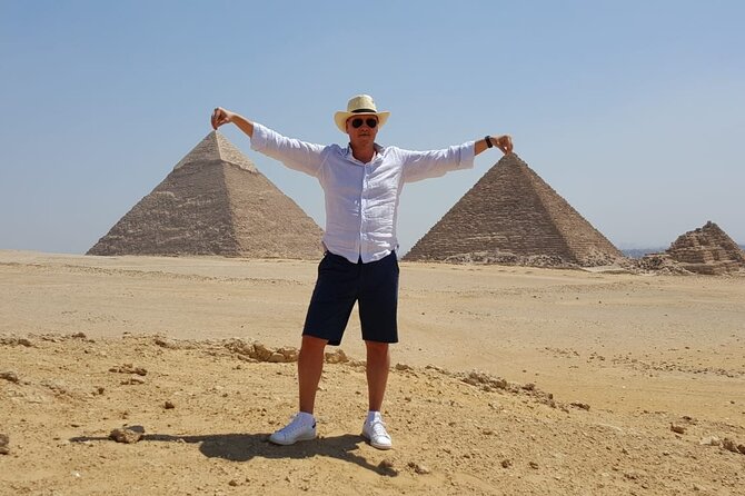 Private guided tour to Giza Pyramids, and Great Sphinx - Lunch and the local touch