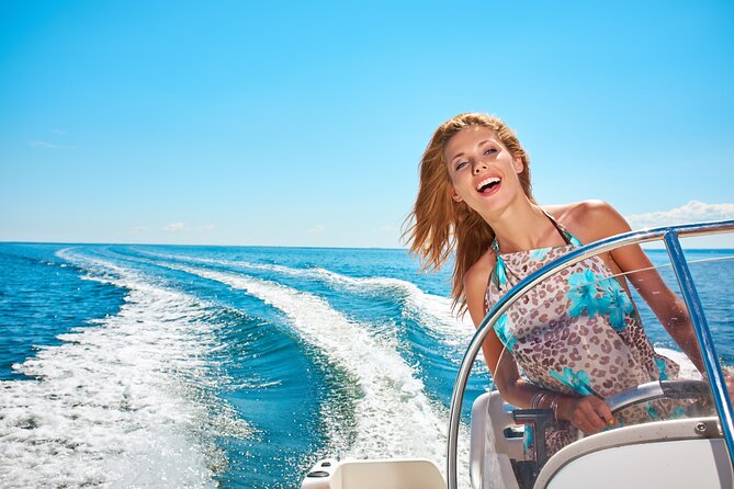 Private Speed Boat Snorkeling with Dolphins Trip - Hurghada - Snacks, fruit, and a practical boat lunch