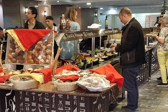 Private Tour: Giza Pyramids & Cairo Museum & Bazaar(All included) - Lunch with a view of the pyramids