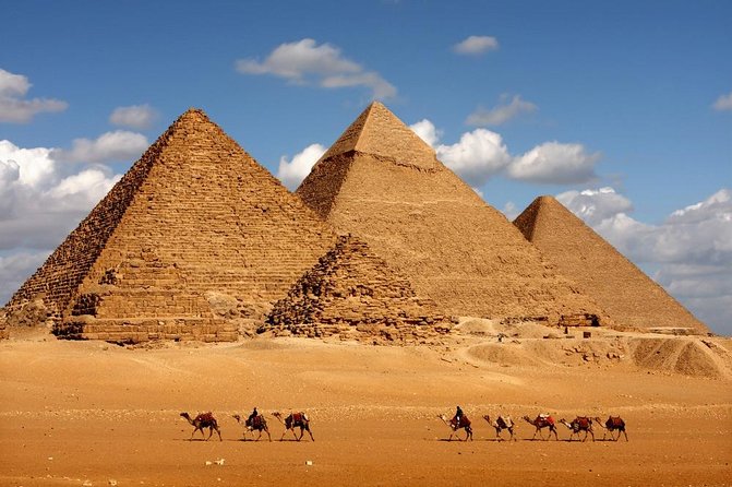 Private Tour: Giza Pyramids, Sphinx, Egyptian Museum, Khan el-Khalili Bazaar - The Sphinx and the Solar Boat option