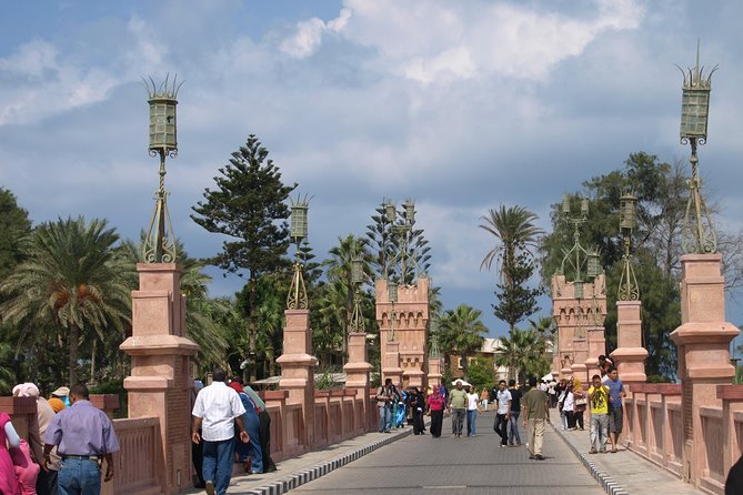 Private tour to Alexandria from Giza with Lunch and Entrance fees - Descending into Kom el Shoqafa