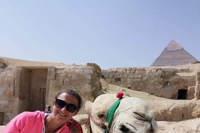 Private tour to Giza Pyramids, Saqqara and Memphis - Giza Pyramids and the Sphinx: the big opening scene