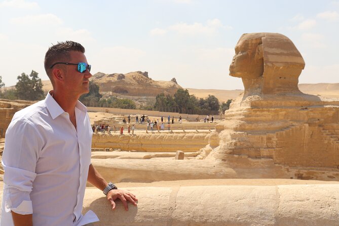 Private Tour to Giza Pyramids with professional Photographer - Lunch at a five-star restaurant