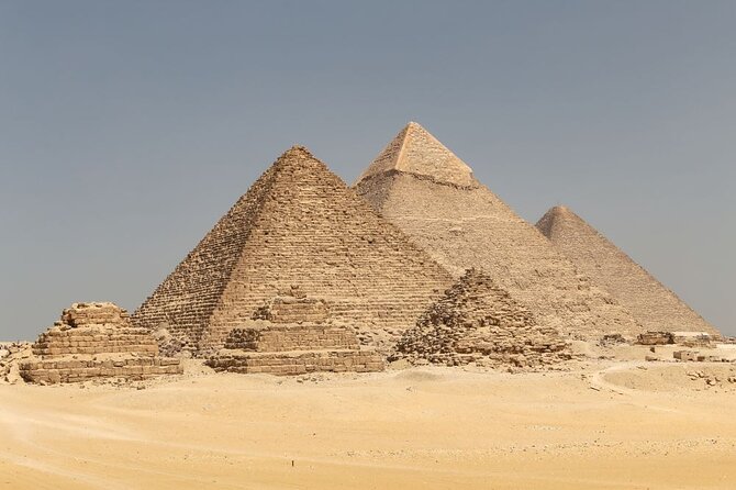 Private Tour to Pyramids, Egyptian Museum & Khan El Khalili - Three hours among the Pyramids of Giza