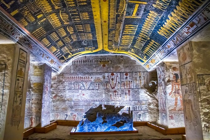 Private tour Valley of the Kings and King Tutankhamun Tomb - Entering the Valley of the Kings