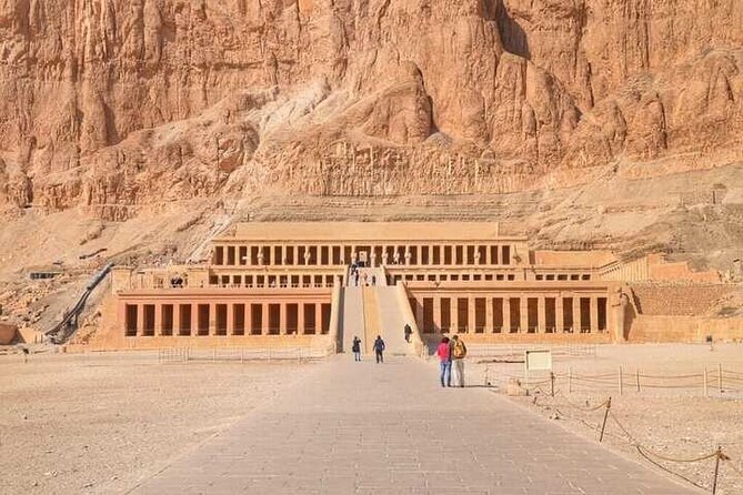 Private VIP Day trip: 5 temples, lunch,felucca and sound and light - Medinet Habu: A Temple With a Stronger Sense of Place