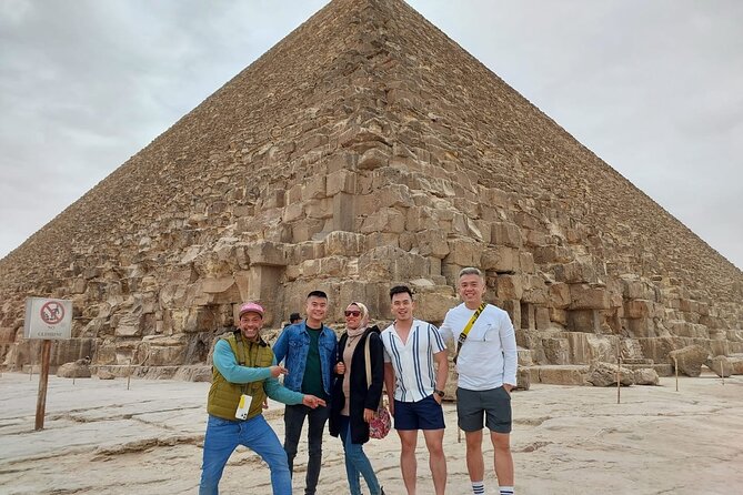 Pyramids of Giza , Memphis , Saqqara , Lunch Guided Private Trip - The eight-hour schedule and the real pace