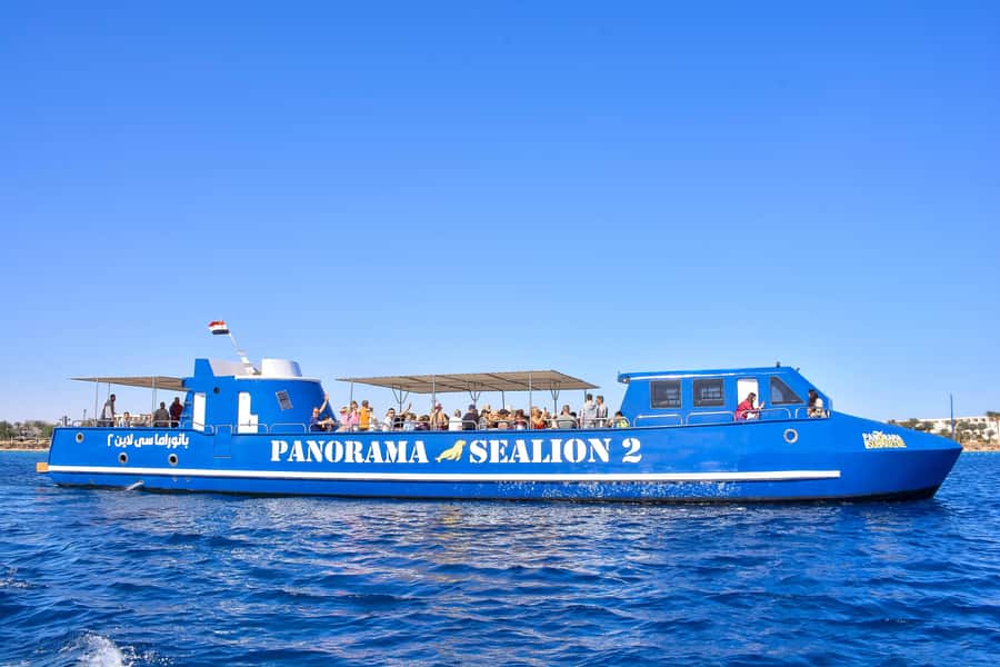 Safaga/Makadi Bay: Panorama Submarine with Snorkeling Tour - How the crew handles the day