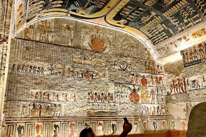 Shared Day Tour to Valley of the Kings, Hatshepsut ,Memnon &lunch - What the guide and group size mean