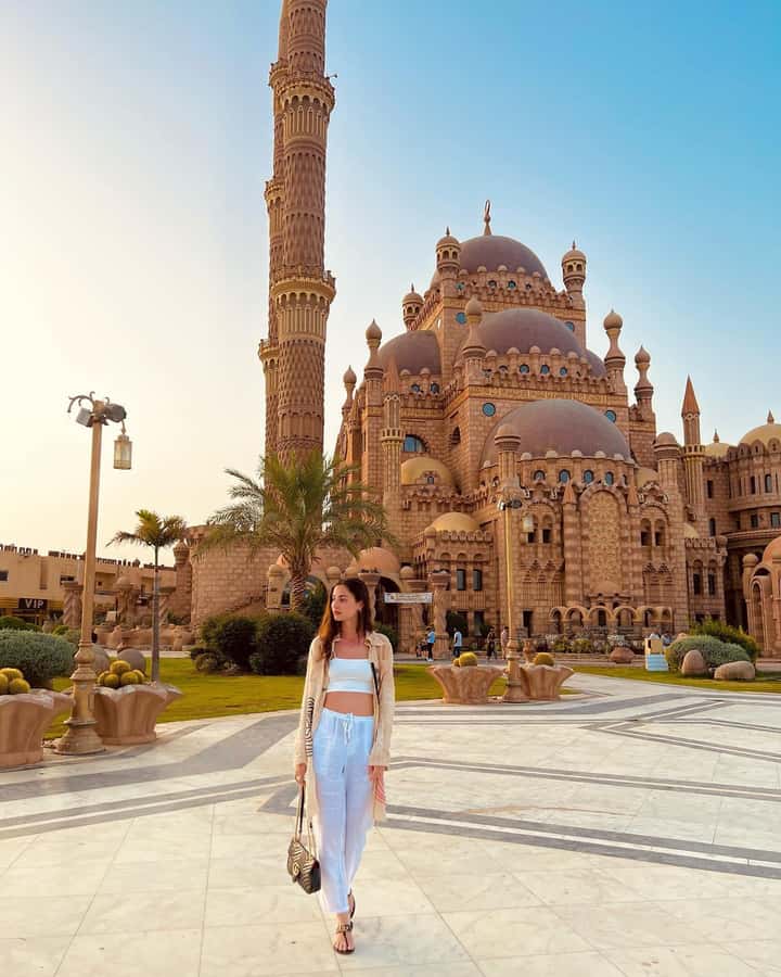 Sharm El Sheikh City Tour: Old Market, Mosque & Farsha Café - Al Sahaba Mosque and the modern face of Sharm