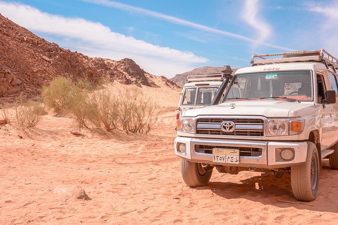 Sharm El Sheikh: Colored Canyon Jeep Tour with Blue Hole & Dahab - Lunch, changing rooms, and basic facilities