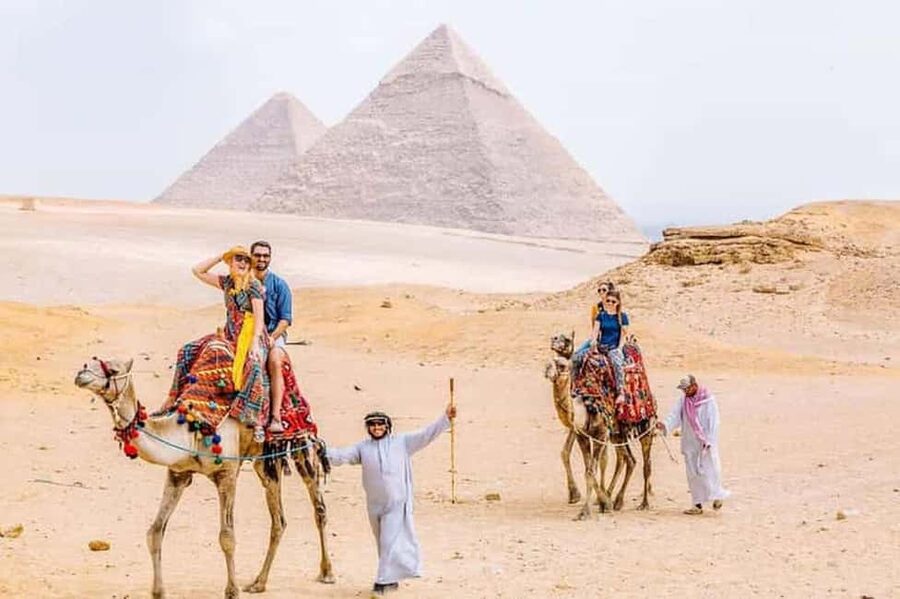 Sharm El-Sheikh: Full-Day Tour of Cairo and Pyramids by Bus - Giza Plateau: three pyramids and one famous Sphinx